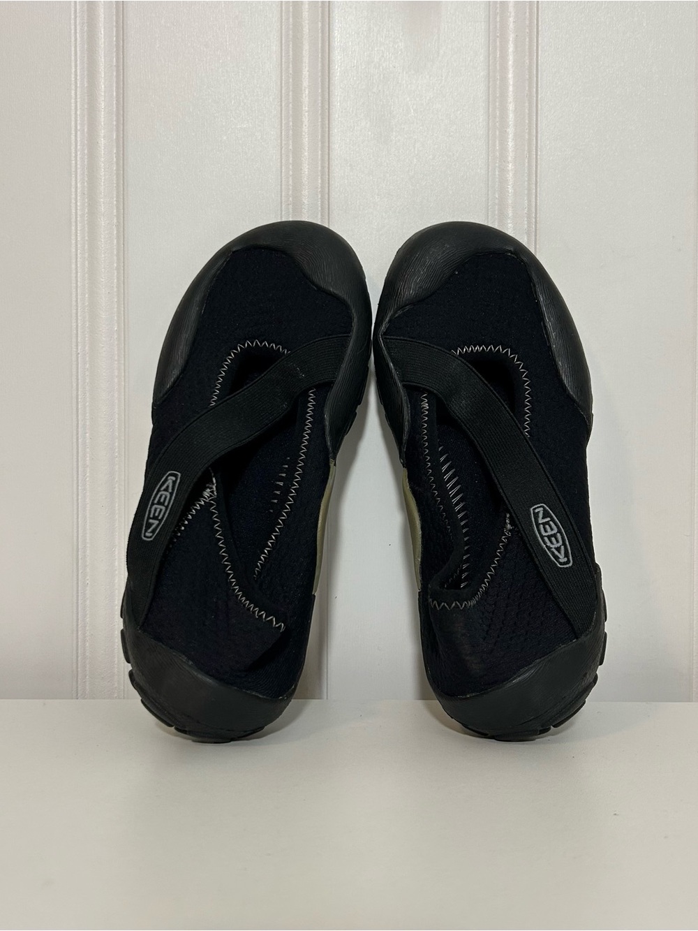 Keen roatan stretch elastic Black Slip-On Water Sandals women’s 7